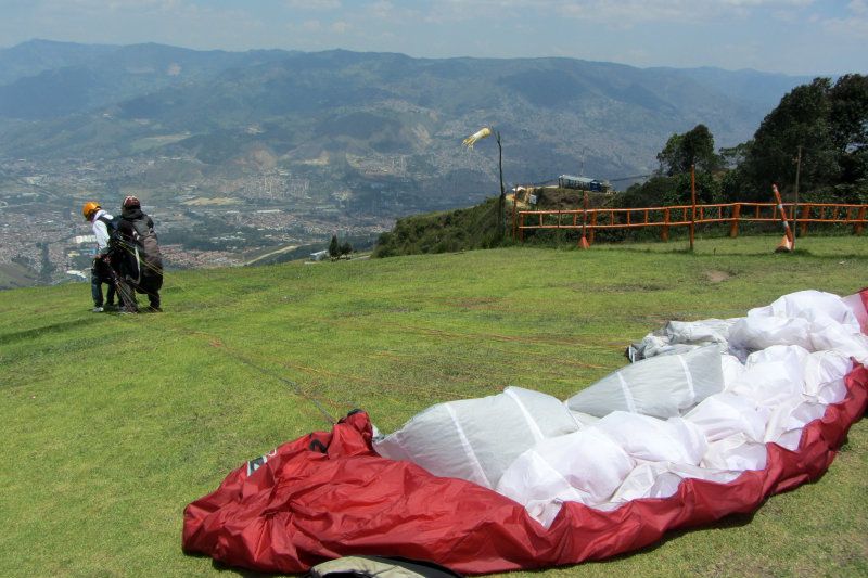 paragliding in medellin colombia